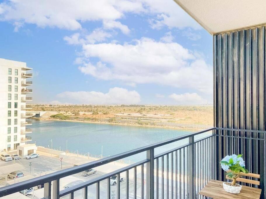 B1 Studio In Yas With Canal View Abu Dhabi Exterior photo